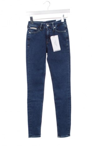 Дамски дънки Calvin Klein, Размер XS, Цвят Син, Цена 169,99 лв.