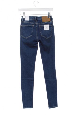 Дамски дънки Calvin Klein, Размер XS, Цвят Син, Цена 169,99 лв.