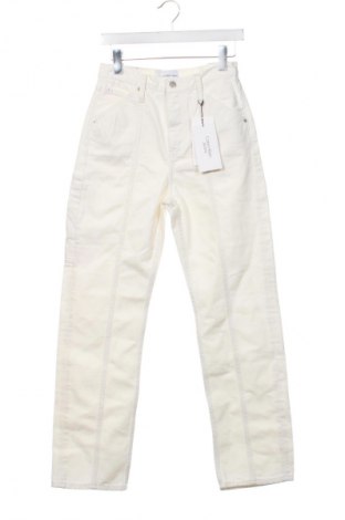 Дамски дънки Calvin Klein Jeans, Размер XS, Цвят Бял, Цена 234,99 лв.