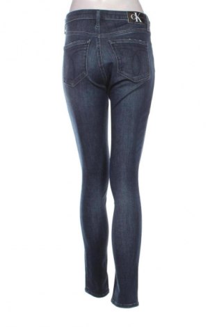 Дамски дънки Calvin Klein Jeans, Размер S, Цвят Син, Цена 68,00 лв.