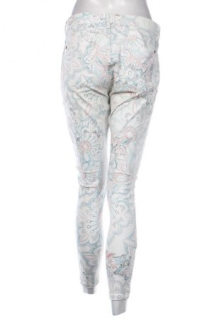 Дамски дънки Desigual, Размер M, Цвят Многоцветен, Цена 77,94 лв.