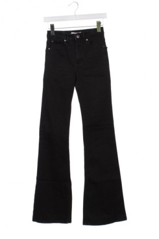 Damskie jeansy Pull&Bear, Rozmiar XS, Kolor Czarny, Cena 66,67 zł