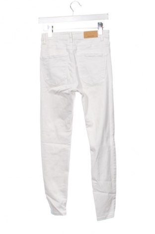Dámske džínsy  Stradivarius, Veľkosť S, Farba Biela, Cena  14,83 €