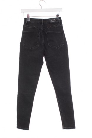 Дамски дънки Stradivarius, Размер XS, Цвят Черен, Цена 29,99 лв.