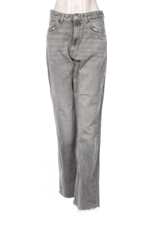 Blugi de femei Zara, Mărime M, Culoare Gri, Preț 192,50 Lei