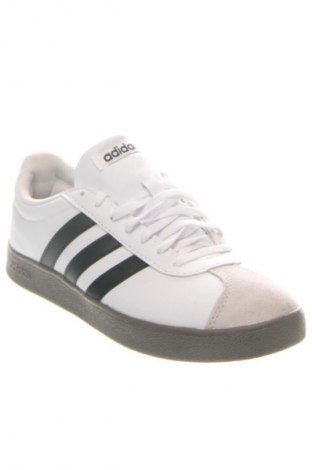 Дамски обувки Adidas, Размер 40, Цвят Бял, Цена 89,99 лв.