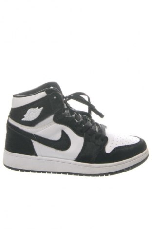 Дамски обувки Air Jordan Nike, Размер 38, Цвят Многоцветен, Цена 116,00 лв.