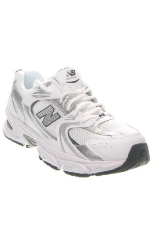Дамски обувки New Balance, Размер 40, Цвят Бял, Цена 204,99 лв.