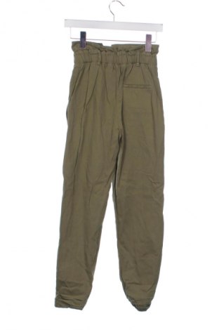 Damenhose Bershka, Größe XS, Farbe Grün, Preis € 14,83