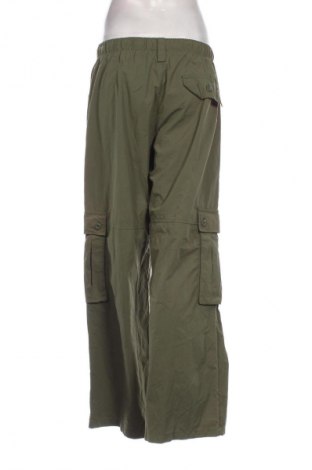 Dámske nohavice Bershka, Veľkosť M, Farba Zelená, Cena  15,00 €