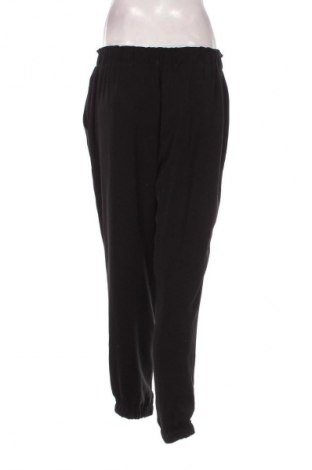 Damenhose Stradivarius, Größe XL, Farbe Schwarz, Preis 15,00 €