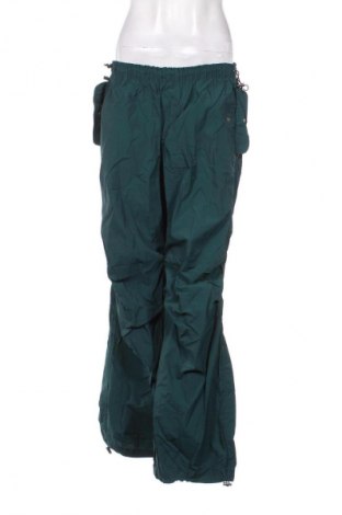 Damen Sporthose Bershka, Größe M, Farbe Grün, Preis 14,83 €