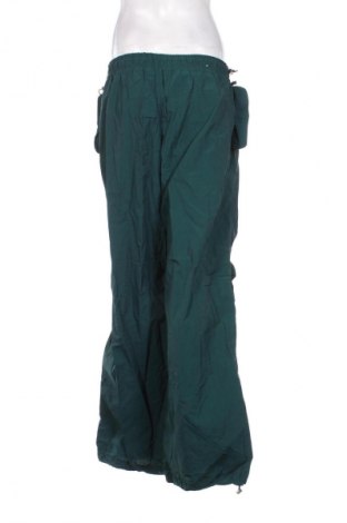 Damen Sporthose Bershka, Größe M, Farbe Grün, Preis 14,83 €