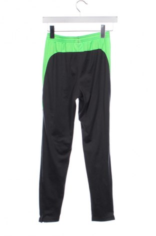 Παιδική κάτω φόρμα Nike, Μέγεθος 11-12y/ 152-158 εκ., Χρώμα Πολύχρωμο, Τιμή 17,00 €