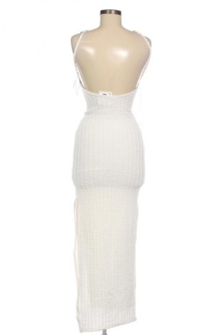 Kleid Bershka, Größe S, Farbe Weiß, Preis 15,00 €