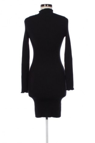 Kleid Bershka, Größe M, Farbe Schwarz, Preis 14,77 €