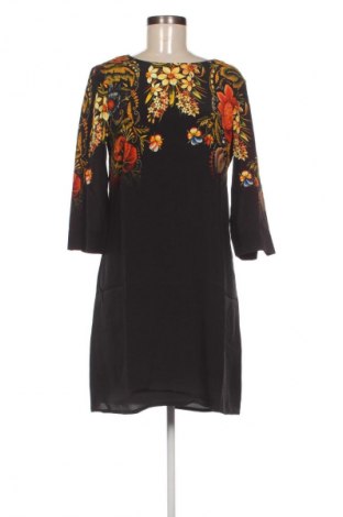 Рокля Desigual, Размер M, Цвят Многоцветен, Цена 172,99 лв.