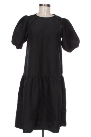 Φόρεμα Gina Tricot, Μέγεθος S, Χρώμα Μαύρο, Τιμή 17,36 €