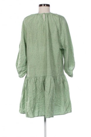 Рокля H&M, Размер M, Цвят Многоцветен, Цена 28,99 лв.