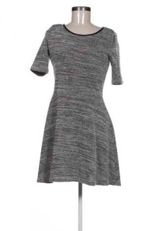 Рокля H&M Divided, Размер M, Цвят Многоцветен, Цена 29,33 лв.