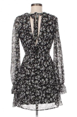 Kleid Pretty Little Thing, Größe S, Farbe Mehrfarbig, Preis € 8,99