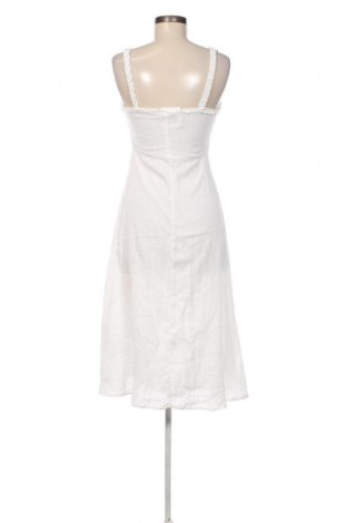 Rochie Pull&Bear, Mărime M, Culoare Alb, Preț 128,62 Lei