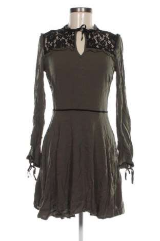 Kleid Review, Größe M, Farbe Grün, Preis € 33,99