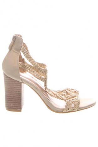 Сандали Chc Shoes, Размер 36, Цвят Бежов, Цена 31,99 лв.