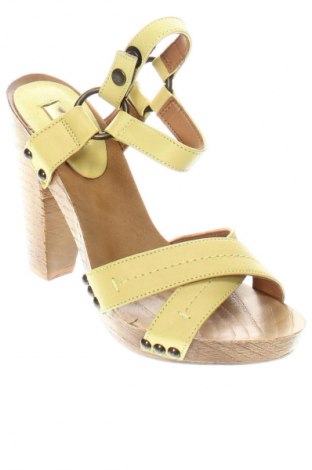 Sandalen Stradivarius, Größe 36, Farbe Gelb, Preis € 29,99