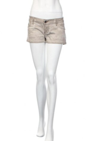 Дамски къс панталон Cipo & Baxx, Размер M, Цвят Сив, 98% памук, 2% еластан, Цена 10,50 лв.