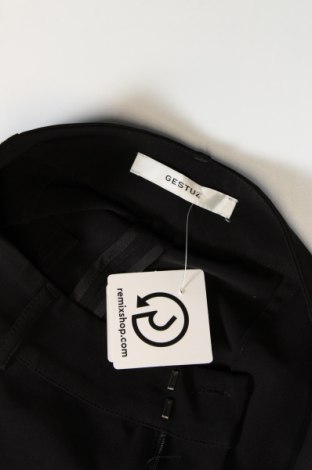Γυναικείο κοντό παντελόνι Gestuz, Μέγεθος S, Χρώμα Μαύρο, Τιμή 38,35 €