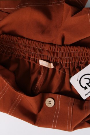 Дамски къс панталон Cropp, Размер M, Цвят Кафяв, Цена 24,00 лв.