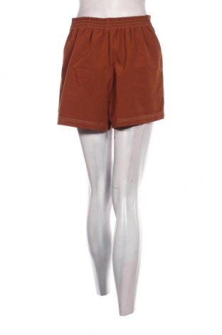 Дамски къс панталон Cropp, Размер M, Цвят Кафяв, Цена 24,00 лв.