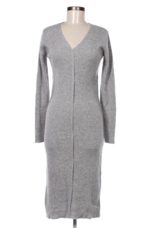 Рокля Perfect Cashmere, Размер M, Цвят Сив, Цена 194,25 лв.