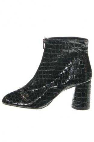 Botine de damă Bershka, Mărime 39, Culoare Negru, Preț 113,99 Lei