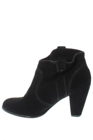 Botine de damă Bershka, Mărime 37, Culoare Negru, Preț 119,99 Lei