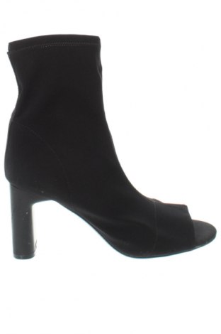 Botine de damă Bershka, Mărime 38, Culoare Negru, Preț 79,99 Lei