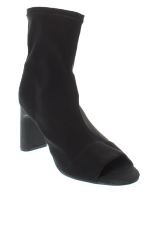 Botine de damă Bershka, Mărime 38, Culoare Negru, Preț 79,99 Lei