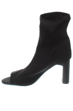 Botine de damă Bershka, Mărime 38, Culoare Negru, Preț 79,99 Lei