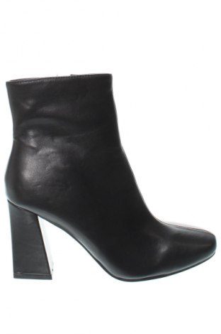 Botine de damă Boohoo, Mărime 38, Culoare Negru, Preț 98,99 Lei