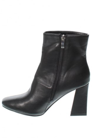 Botine de damă Boohoo, Mărime 38, Culoare Negru, Preț 98,99 Lei