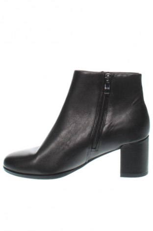 Damskie botki Clarks, Rozmiar 39, Kolor Czarny, Cena 388,99 zł