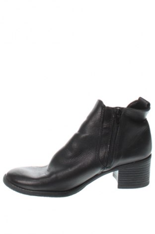 Botine de damă Tamaris, Mărime 39, Culoare Negru, Preț 246,99 Lei