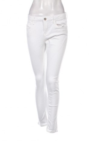 Damskie jeansy Garcia Jeans, Rozmiar M, Kolor Biały, Cena 63,99 zł