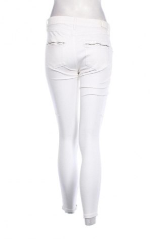 Damskie jeansy Guess, Rozmiar M, Kolor Biały, Cena 124,99 zł