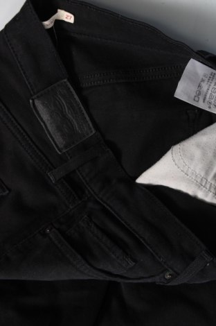 Γυναικείο Τζίν Levi's, Μέγεθος S, Χρώμα Μαύρο, Τιμή 27,99 €