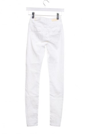 Damskie jeansy ONLY, Rozmiar XS, Kolor Biały, Cena 73,99 zł