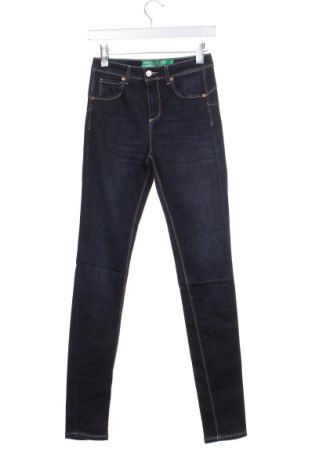 Damskie jeansy United Colors Of Benetton, Rozmiar XS, Kolor Niebieski, Cena 39,99 zł