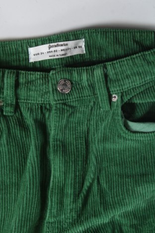 Pantaloni de velvet de femei Stradivarius, Mărime XS, Culoare Verde, Preț 35,99 Lei