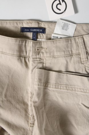 Pantaloni scurți de femei Atelier GARDEUR, Mărime XL, Culoare Bej, Preț 106,99 Lei